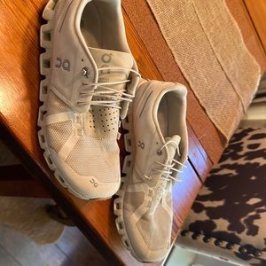 On cloud white womens shoes